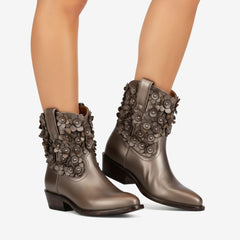 Tuhoomall Fashionable Ankle Boots for Women with Floral Stud Detail, Comfortable Chunky Heel, Perfect for Casual and Work Wear All Year Round