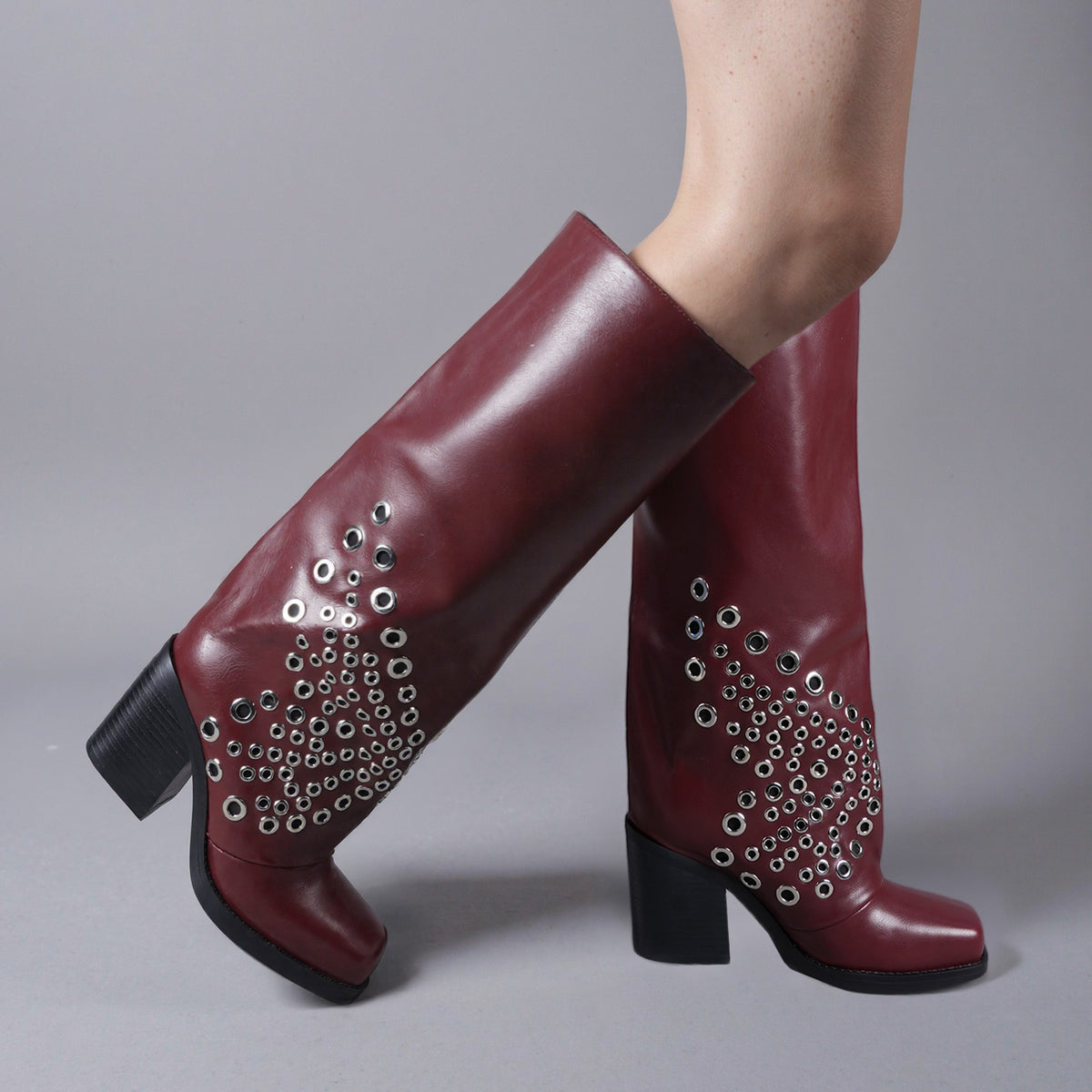 Tuhoomall Western Style Chunky Heel Knee High Boots with Studded Design for Parties and Performances, Retro Fashionable PU Leather Footwear