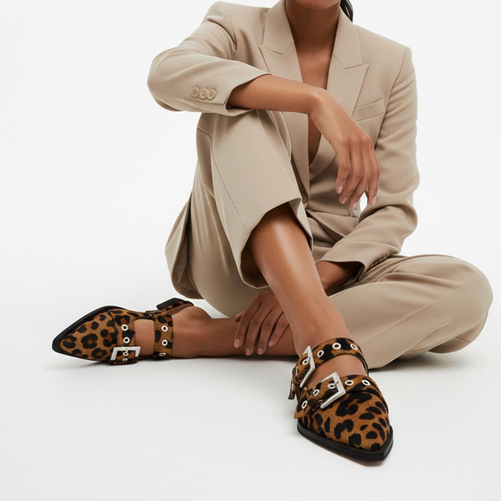 Tuhoomall Comfortable Pointed-Toe Mule Sandals for Summer Travel | Adjustable Metal Button Design | Casual Street Style Tuhoomall
