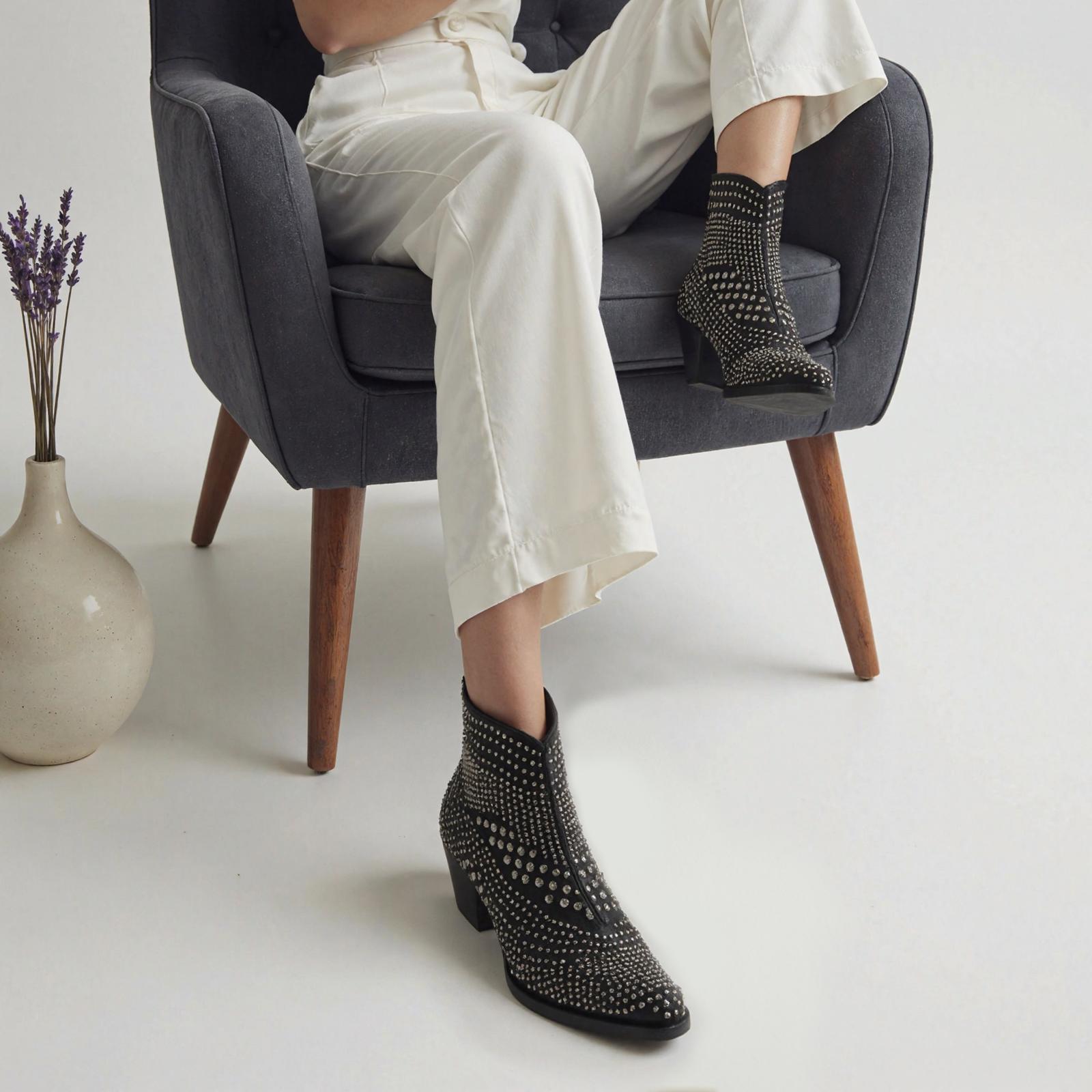 Tuhoomall Western Cowboy Ankle Booties with Rivets - Stylish Chunky Heel, Zipper Closure, Ideal for Casual Parties and Seasonal Wear